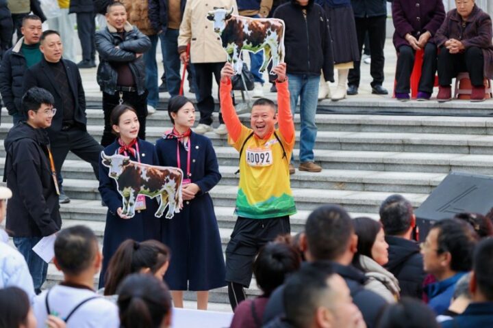 20251124085603869974682