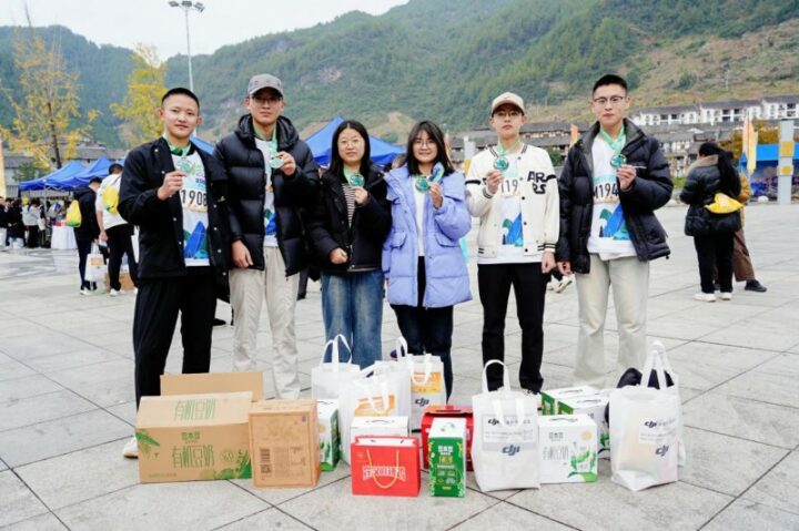 202511240856041942160416