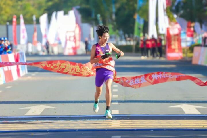 202511240857531901777824